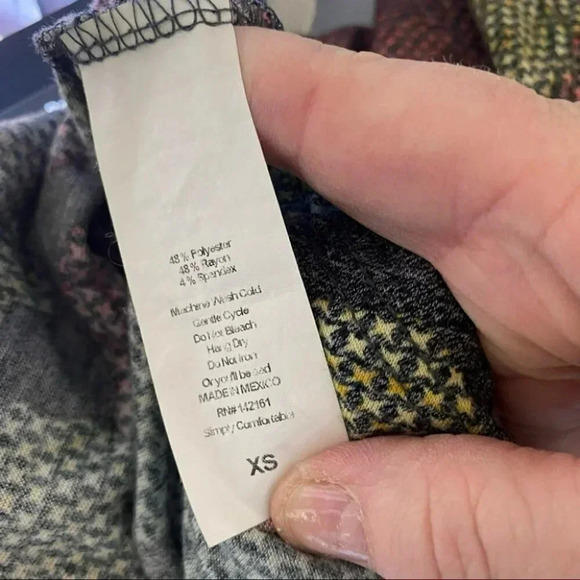 Lularoe XS Carly hi/low gray‎ with yellow & red roses T-shirt dress - Picture 5 of 6